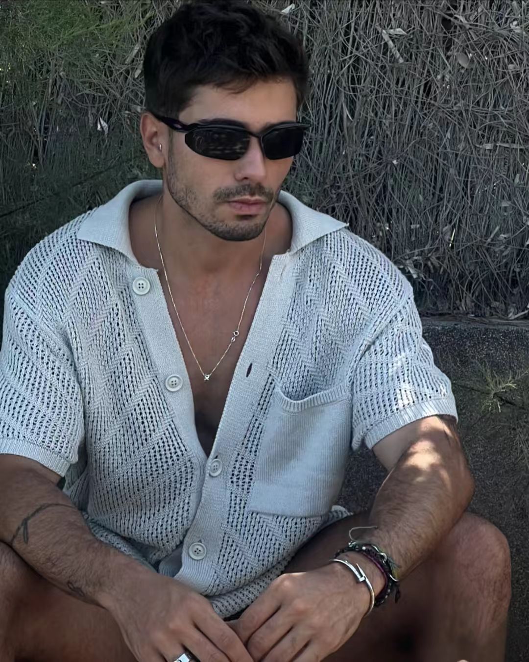 “Woodsy Style Moment: Casual & Cool 🌲👕”